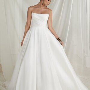 New Wedding Dress (Justin Alexander Size 6)